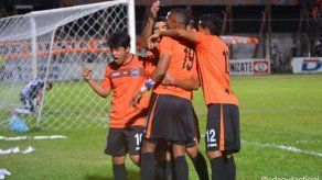 El Águila es líder del fútbol salvadoreño