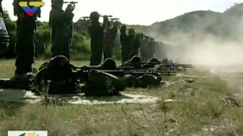 Venezuela despliega tropas, aviones y tanques ante amenaza de Trump