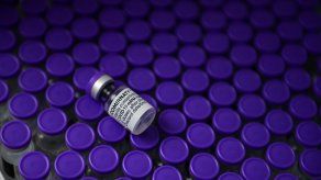 Combinar vacunas contra el covid-19 y espaciar inyecciones mejora su eficacia