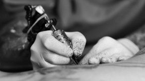 Rudos tatuadores se unen por niña que requiere cirugía cerebral en centro de México