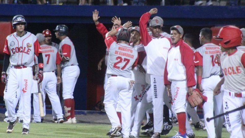 Coclé arranca la defensa de su título con victoria en Veraguas