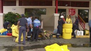 Bomberos atienden derrame de químico en Corozal