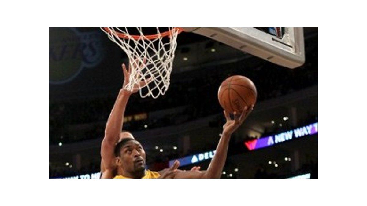 Knicks aplasta a Wizards; Lakers asegura lugar en playoffs