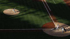 Bravos vencieron a los Padres; Johan Camargo de 1-0