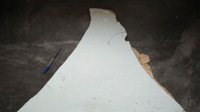 Expertos examinan nuevos restos en busca de pistas sobre el MH370