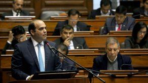 Congreso de Perú prohíbe a legisladores cambiarse de grupo político