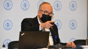 El director de la Caja de Seguro Social (CSS), Enrique Lau durante su exposición ante el pleno del Diálogo Nacional por la Caja de Seguro Social (DNC).