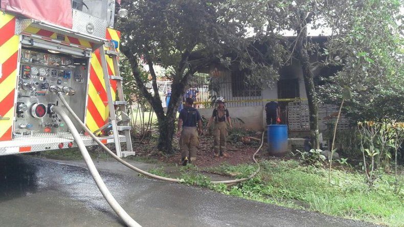 Delincuentes incendian residencia en Arraiján
