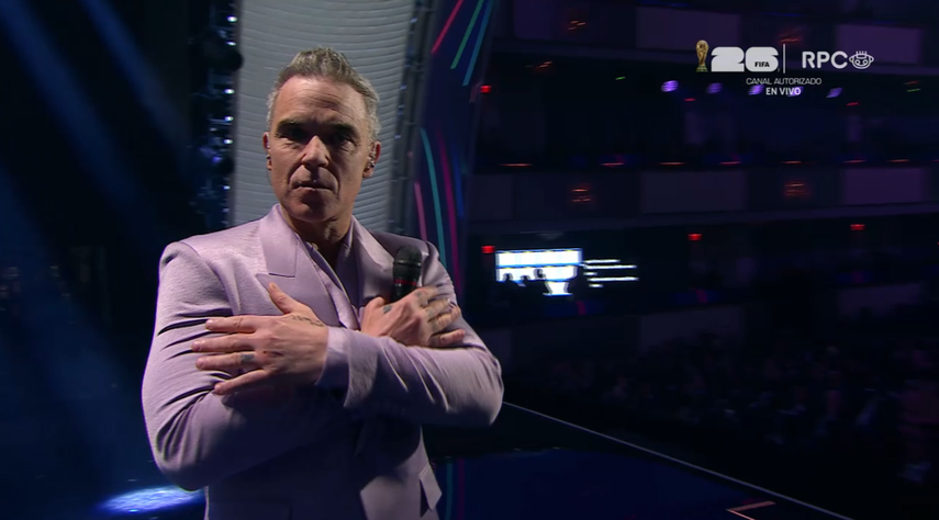 El gesto de Robbie Williams en pleno sorteo del Mundial 2026 llamó la atención mundial.