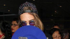 El gusto por la fiesta de Cara Delevingne llegó a preocupar a Joan Collins