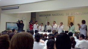 Enfermeras amenazan con paro escalonado desde el lunes