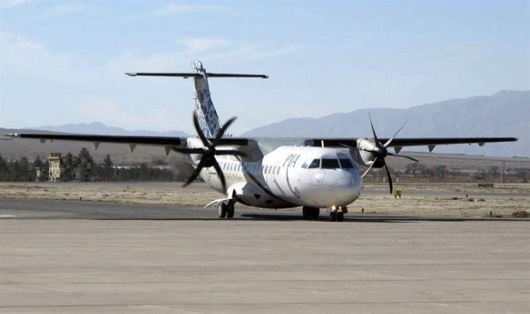 Confirman que avión se estrelló en Pakistán con 40 personas a bordo