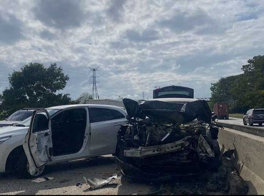 Aparatoso accidente en la Autopista Panamá-Colón.Foto: @memafalca