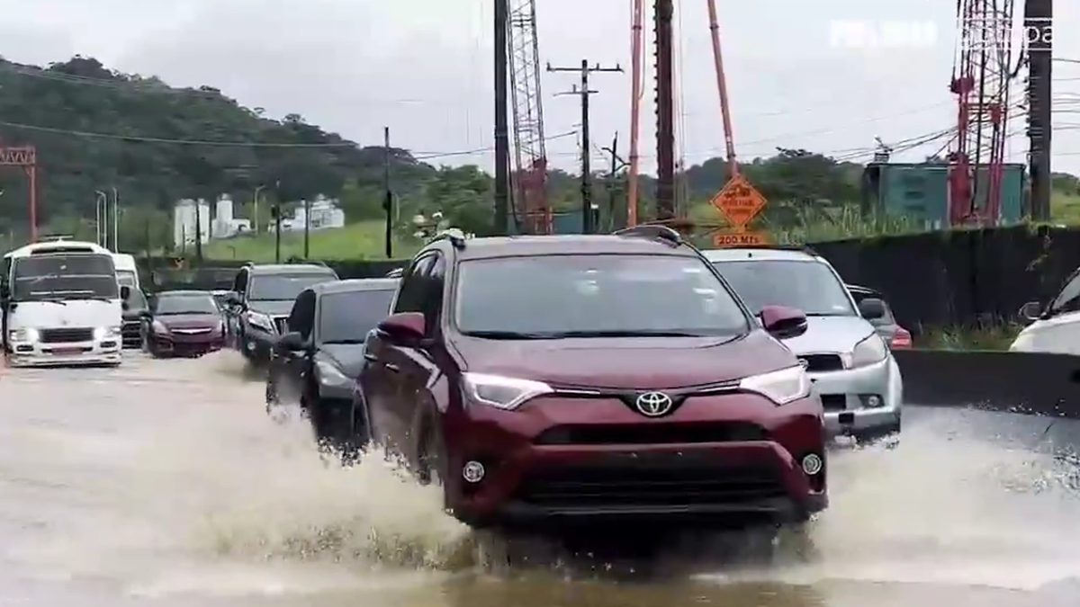 Inundación afecta la vía Panamericana a la altura de Howard Inundación afecta la vía Panamericana a la altura de Howard