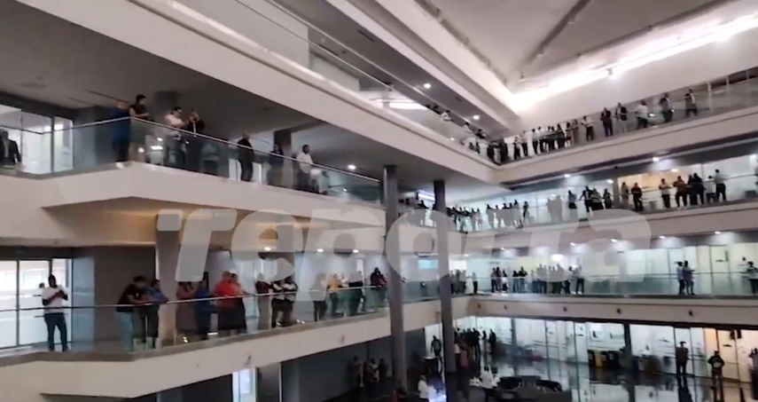 Funcionarios de la Asamblea Nacional aún no han podido retirar los cheques de su quincena.