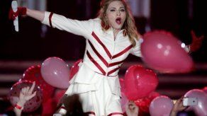 Madonna responde a Le Pen en el Olympia con homenaje