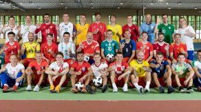 En Rusia se ponen la camiseta de Blas Pérez en la foto de bienvenida