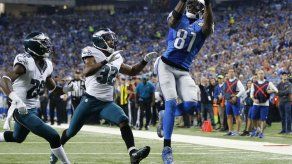 Stafford lanza 5 pases de TD y Lions vence 45-14 a Eagles