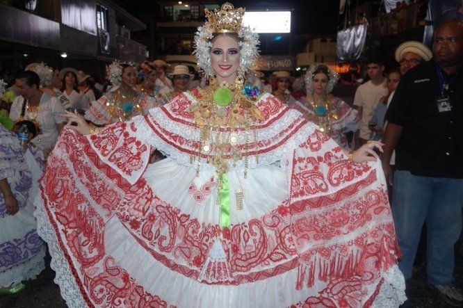 Tunas de caja y tambor tradicionales del Martes de Carnaval