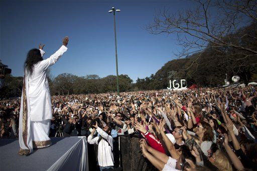 Argentina: Gurú indio lidera meditación colectiva