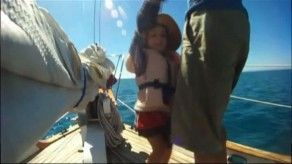 Rescatan a una familia norteamericana en un velero en alta mar