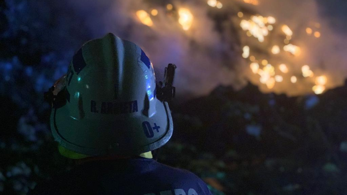 Incendio en Cerro Patacón: Bomberos continúan labores de extención de fuego