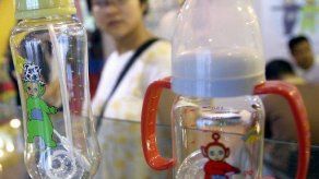 Nuevo informe advierte sobre riesgo de biberones y chupetes