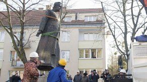 Polonia: Retiran estatua de sacerdote acusado de pederastia