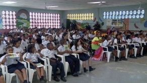 Estudiantes de Curundú recibieron curso sobre resistencia a las pandillas Estudiantes de Curundú recibieron curso sobre resistencia a las pandillas