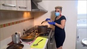 Capitana de aviación se reinventa y pasa de los vuelos a las delicias culinarias