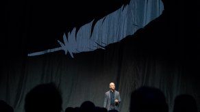 La compañía del magnate Jeff Bezos anunció el lunes que ingresó una demanda en un tribunal federal contra la NASA.