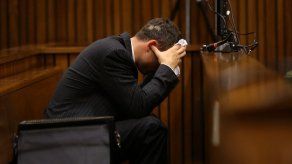 Pistorius vomita en el tribunal durante descripción de autopsia de su novia