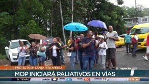 Protestan por pésimo estado de calle que conduce hacia Santa Rita Arriba