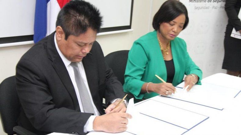 Minseg e Inamu firman convenio para prevenir la violencia contra las mujeres