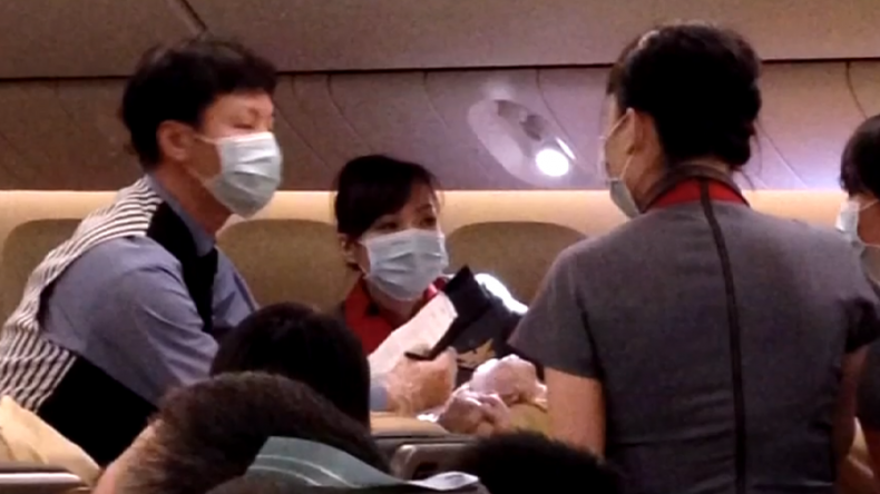 Médica de Los Ángeles asiste parto en vuelo de Taiwán