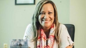 Panameña Franzela Llerena lanza su tercer libro Secretos