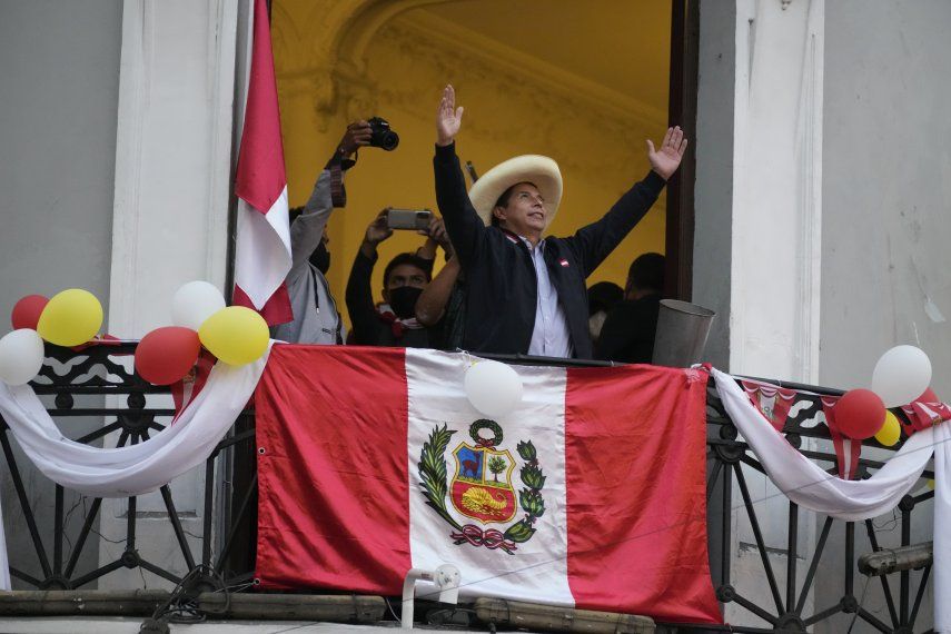 Perú: se acorta distancia entre candidatos en balotaje