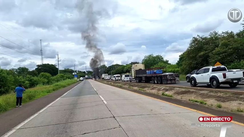 Cierre en la carretera Panamericana en Coclé.