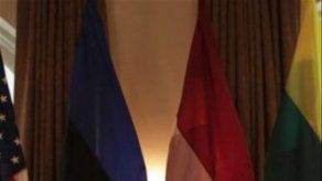 Hollande y Obama coinciden en que hace falta mensaje fuerte contra Siria