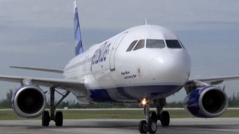 Aterriza en suelo cubano el primer vuelo regular con EEUU desde 1961