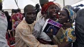 Padres se reúnen con hijas liberadas por Boko Haram
