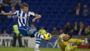 Osasuna relega a la cola al Deportivo