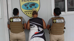Migración detecta a extranjera sin sello