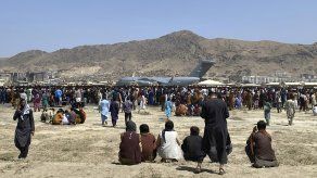 El diálogo parecía continuar entre el Talibán y varios funcionarios del gobierno afgano, incluyendo el expresidente Hamid Karzai y Abdullah Abdullah, que en su día encabezó la delegación de Kabul.