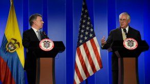 Santos urge ante Tillerson a restaurar la democracia en Venezuela