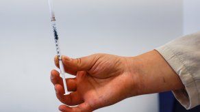 Hasta el momento, esta vacuna está autorizada únicamente para las personas de más de 16 años.