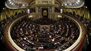Suspenden acreditación a españoles en Europarlamento por conflicto con Puigdemont