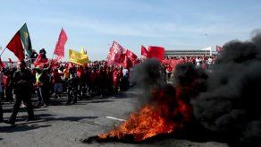 Metro de Sao Paulo declara huelga indefinida a una semana del Mundial