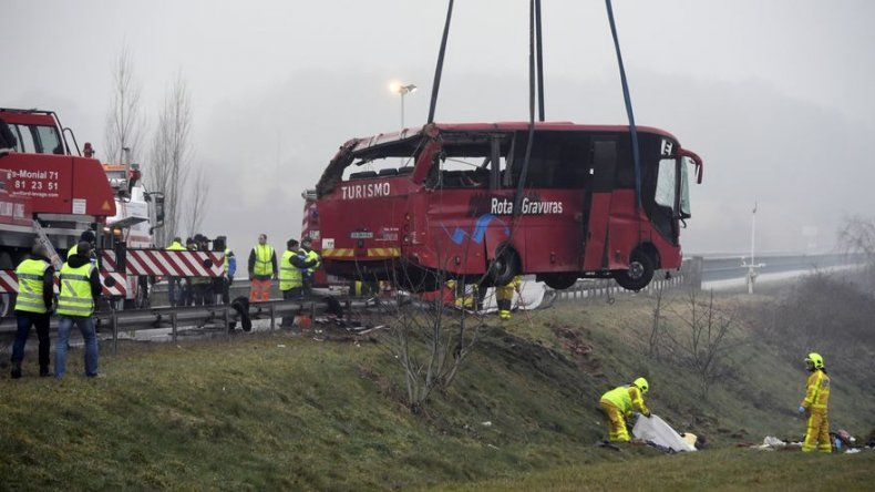Cuatro portugueses muertos y unos 20 heridos en accidente de autobús en Francia