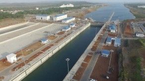 Presidente recorre trabajos de Ampliación del Canal